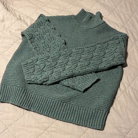 Universal Thread Sweaters - 🐞Universal Thread green sweater/ BUNDLE ONLY 2or more items
